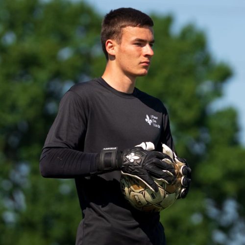 Goalkeeper wearing the Fleur de Lis GK Nova Pro 2.0 Onyx Trim Gloves.
