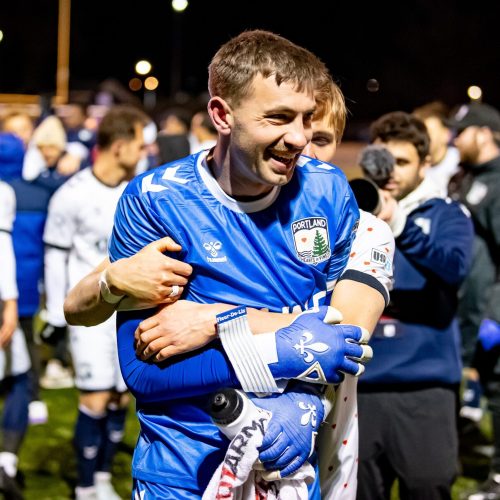 Hunter Morse wearing Fleur De Lis GK Venum Pro "Frost".